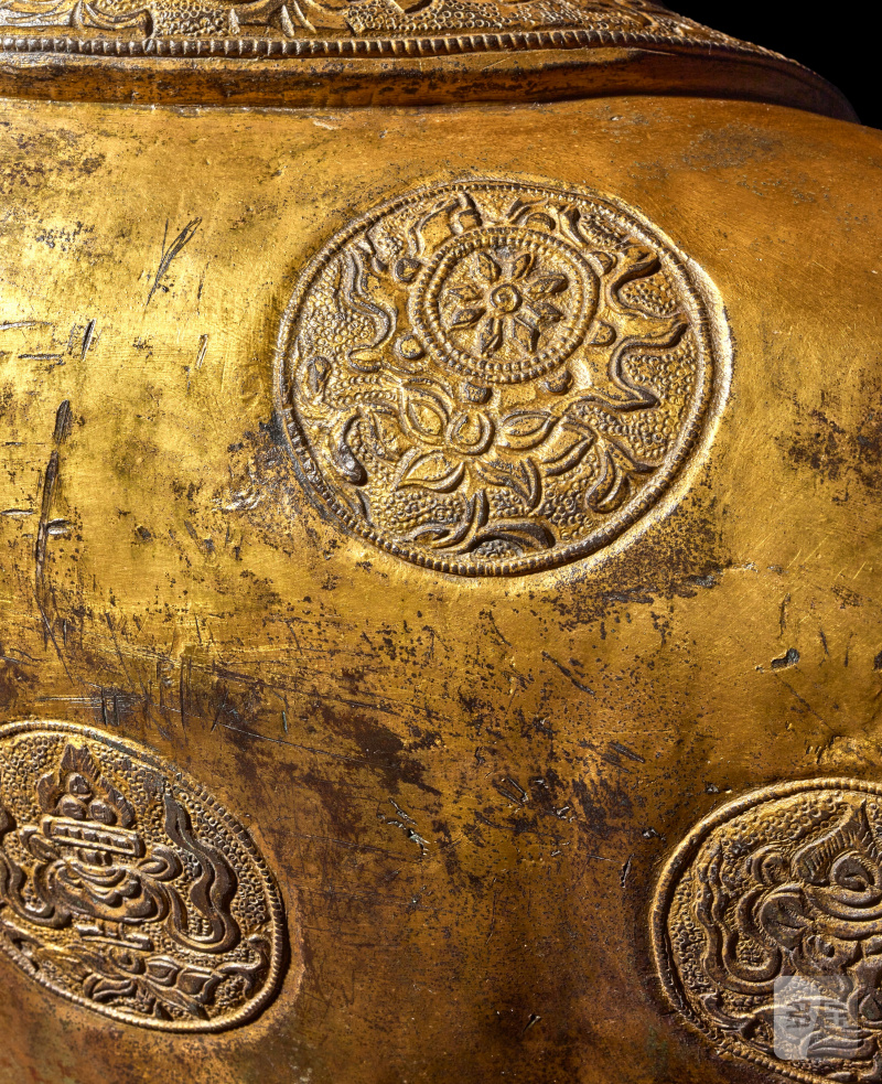 STATUE MONUMENTALE IMPÉRIALE D'UN MAÎTRE DE LA LIGNÉE DES KARMAPA EN BRONZE DORÉ  CHINE, DYNASTIE MING, XVE SIÈCLE - 图13